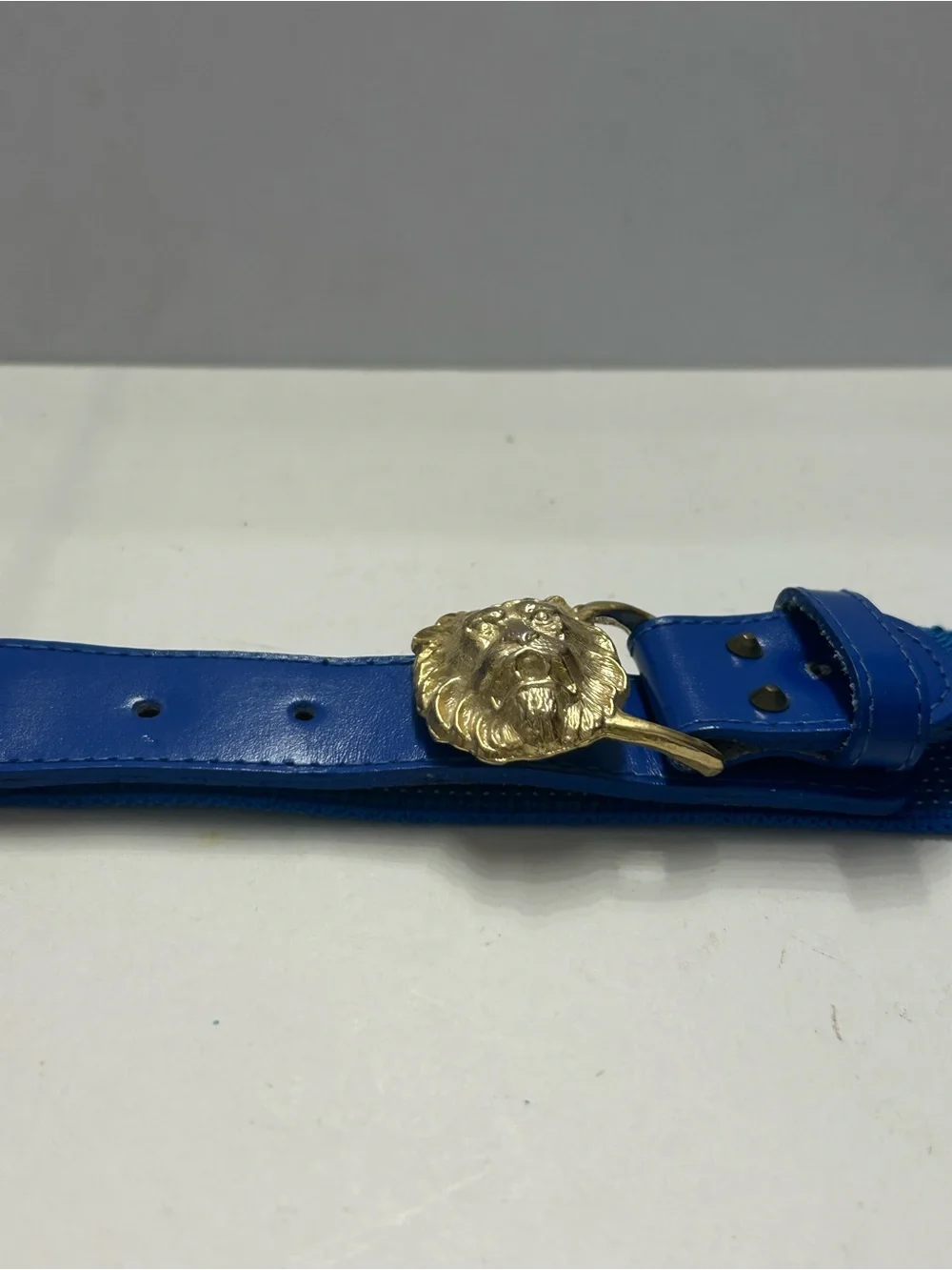 Vintage ANNE KLEIN for Calderon Blue Stretch Leather Belt Gold Lion Buckle 8491